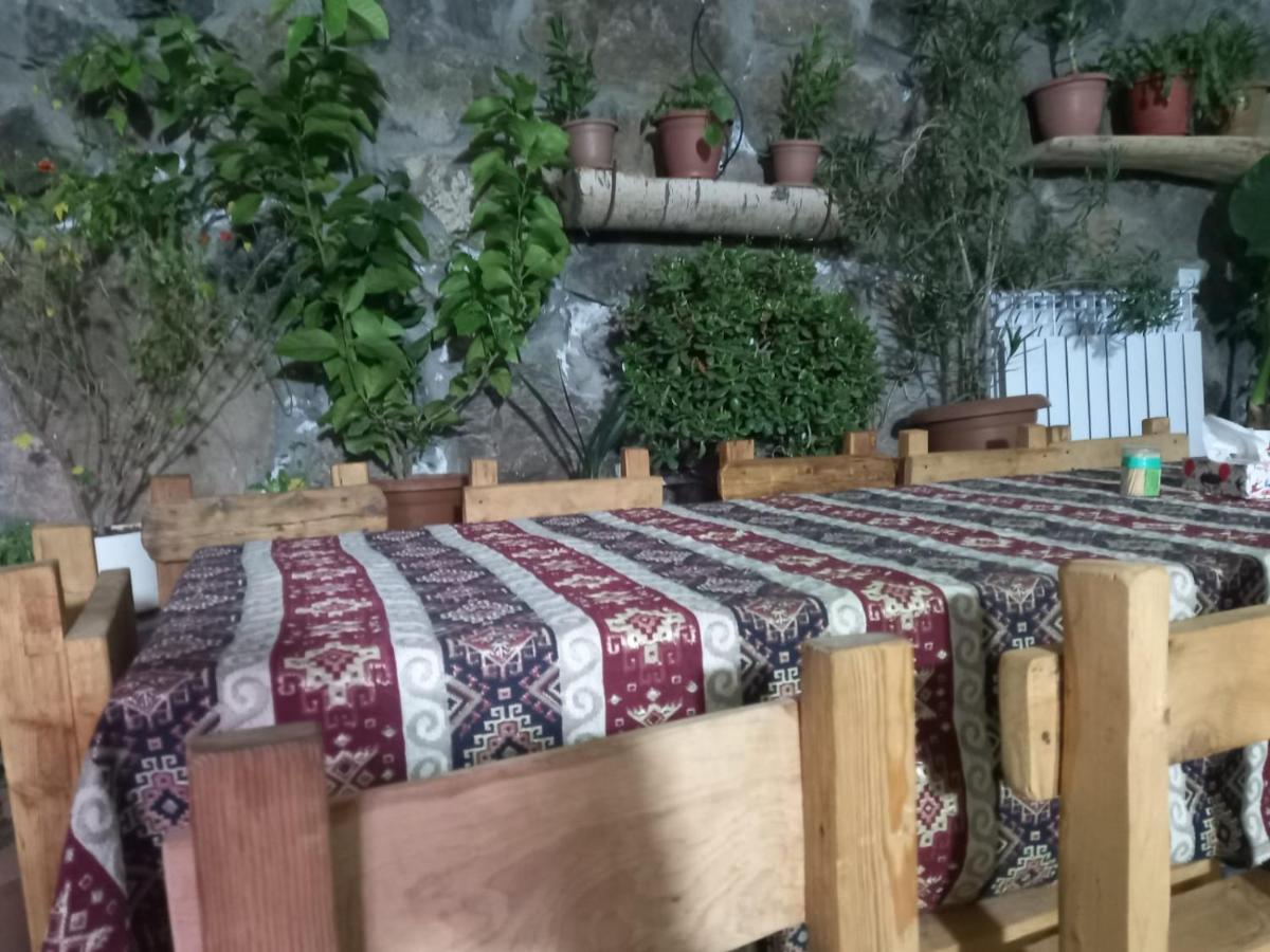 Byurakan Guesthouse & Cottage Buitenkant foto