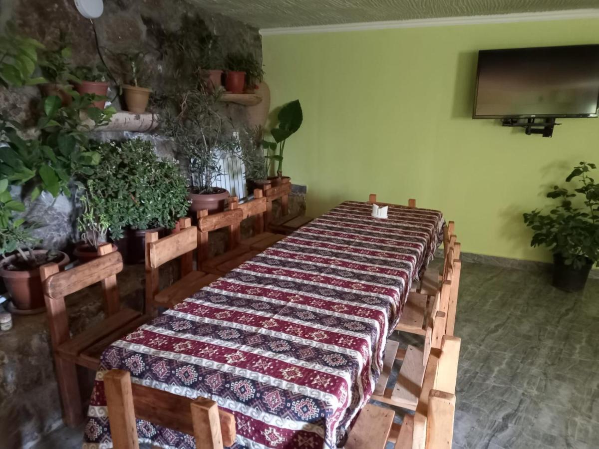 Byurakan Guesthouse & Cottage Buitenkant foto