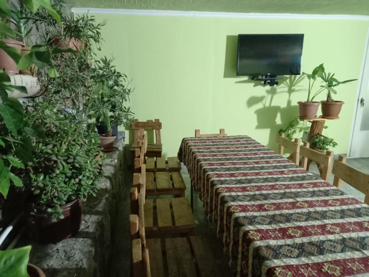Byurakan Guesthouse & Cottage Buitenkant foto