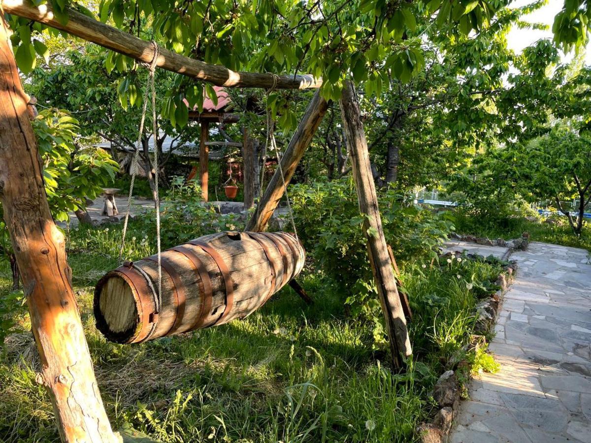 Byurakan Guesthouse & Cottage Buitenkant foto